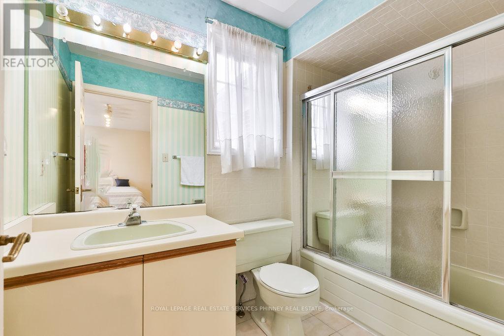 












2390 MISSISSAUGA ROAD

,
Mississauga,




Ontario
L5H2L1

