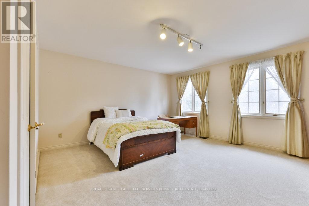 












2390 MISSISSAUGA ROAD

,
Mississauga,




Ontario
L5H2L1

