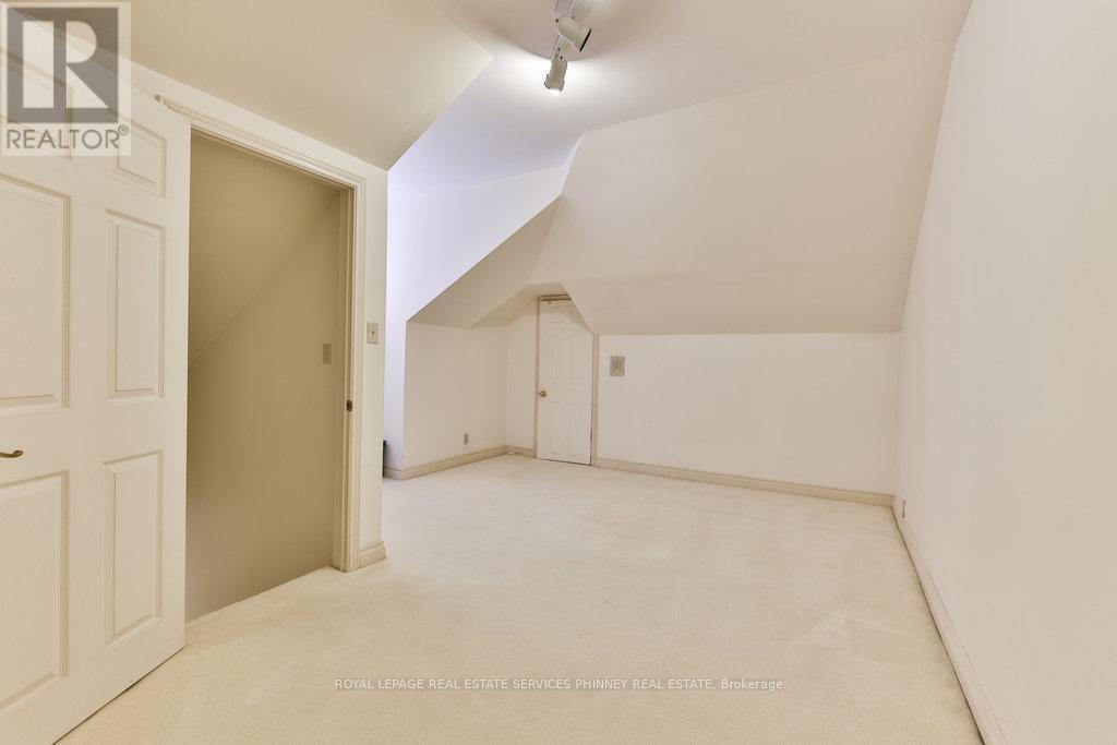 












2390 MISSISSAUGA ROAD

,
Mississauga,




Ontario
L5H2L1

