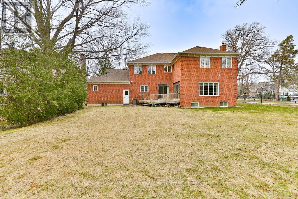 












2390 MISSISSAUGA ROAD

,
Mississauga,




Ontario
L5H2L1

