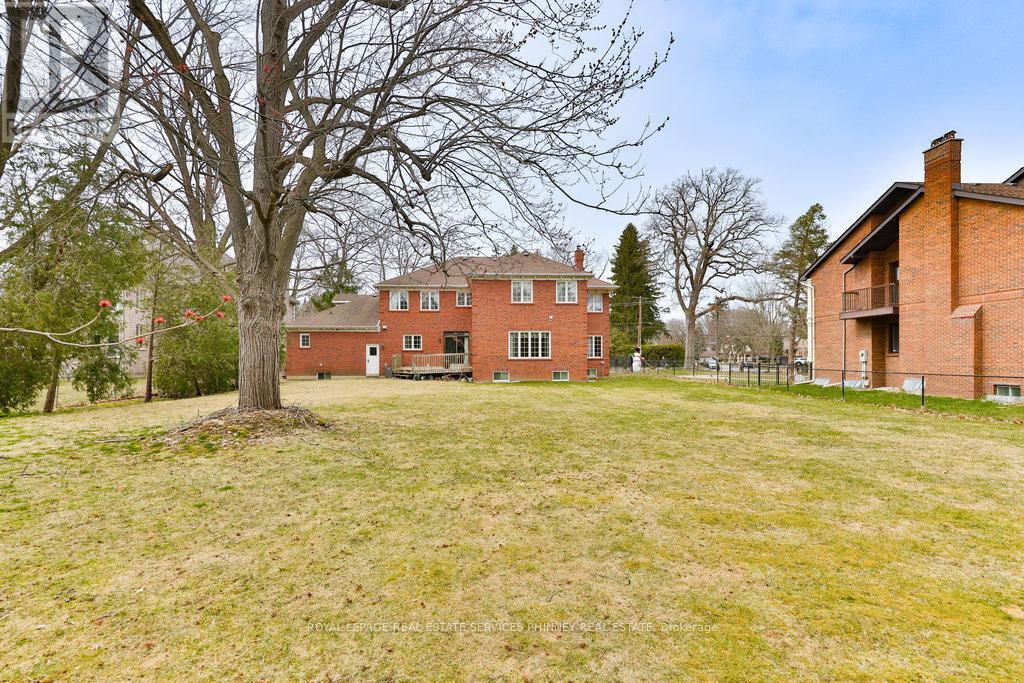 












2390 MISSISSAUGA ROAD

,
Mississauga,




Ontario
L5H2L1


