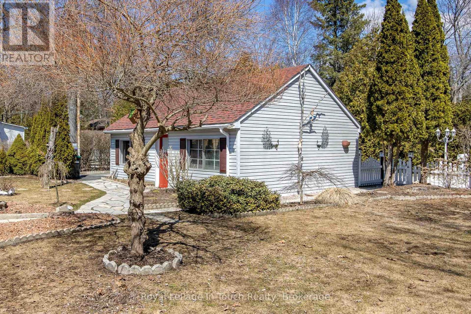 












25 YARWOOD ROAD

,
Tiny,




Ontario
L0L2J0

