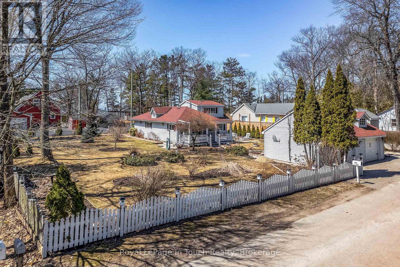 












25 YARWOOD ROAD

,
Tiny,




Ontario
L0L2J0

