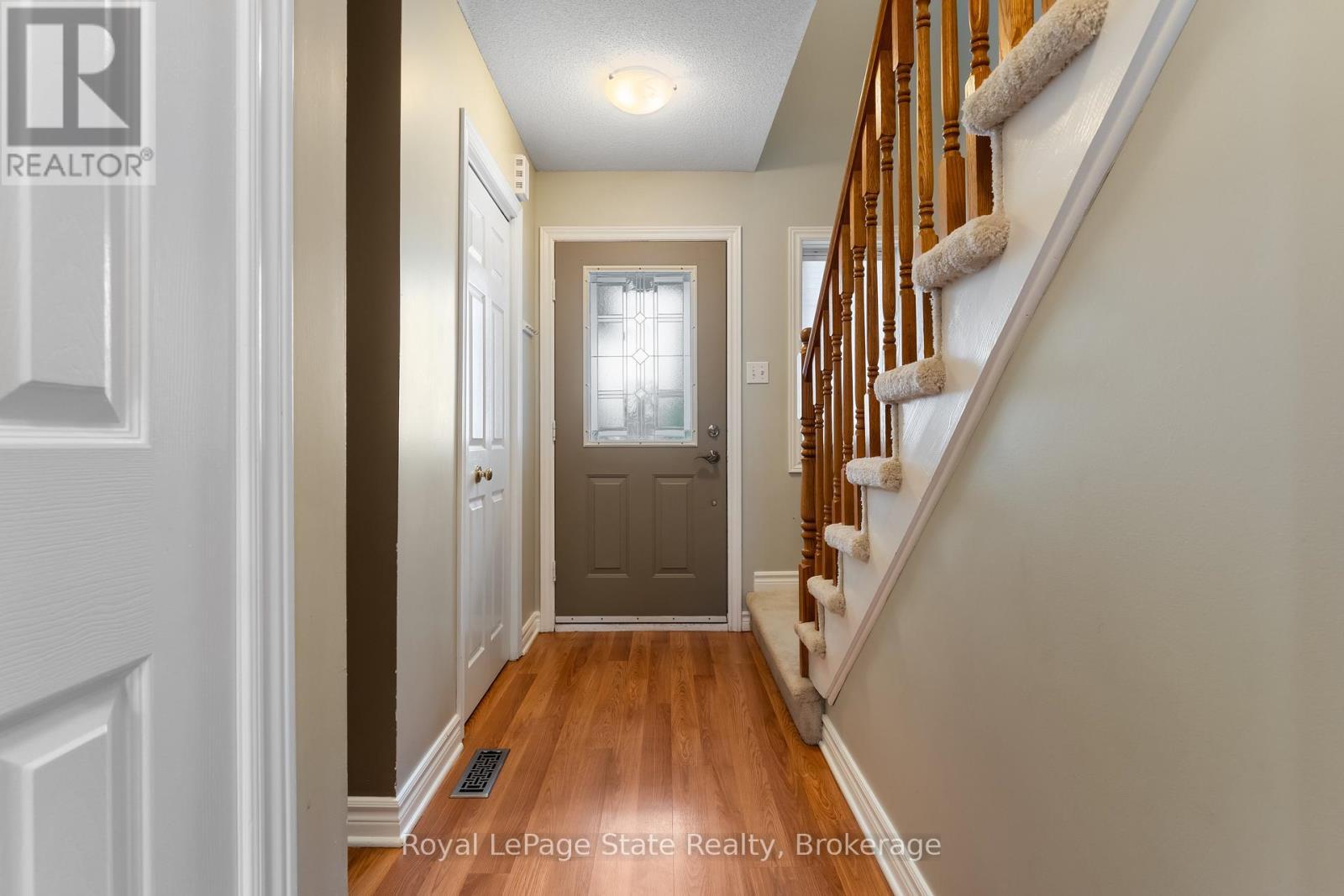 












13 WALKER COURT

,
Grimsby (Grimsby East),




Ontario
L3M5J5

