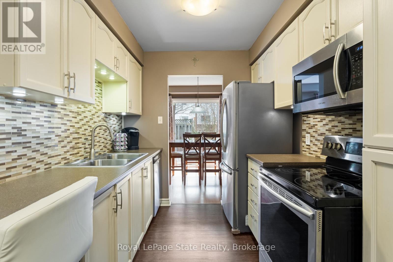 












13 WALKER COURT

,
Grimsby (Grimsby East),




Ontario
L3M5J5

