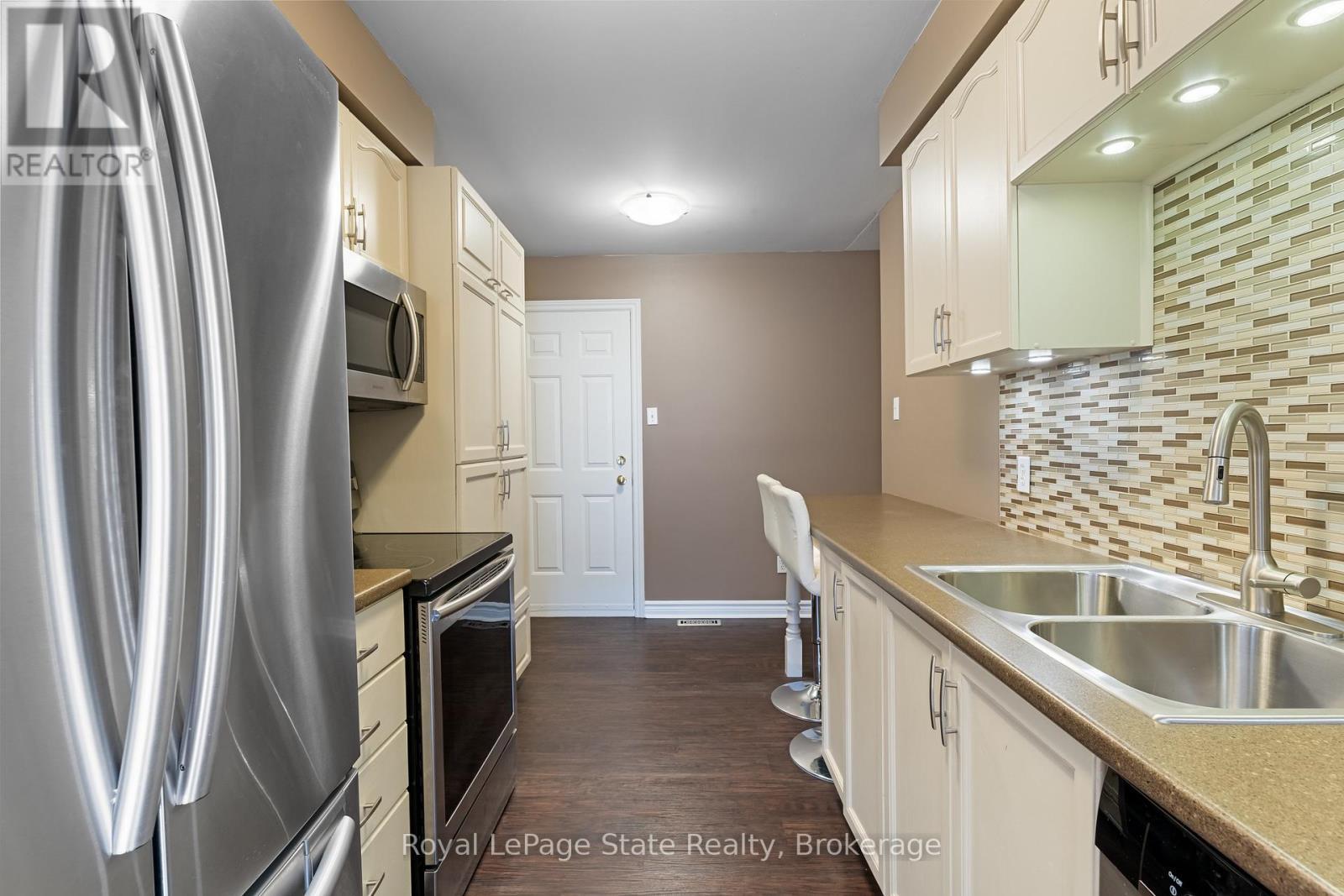 












13 WALKER COURT

,
Grimsby (Grimsby East),




Ontario
L3M5J5

