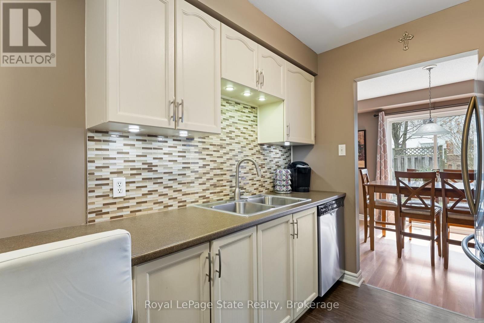 












13 WALKER COURT

,
Grimsby (Grimsby East),




Ontario
L3M5J5

