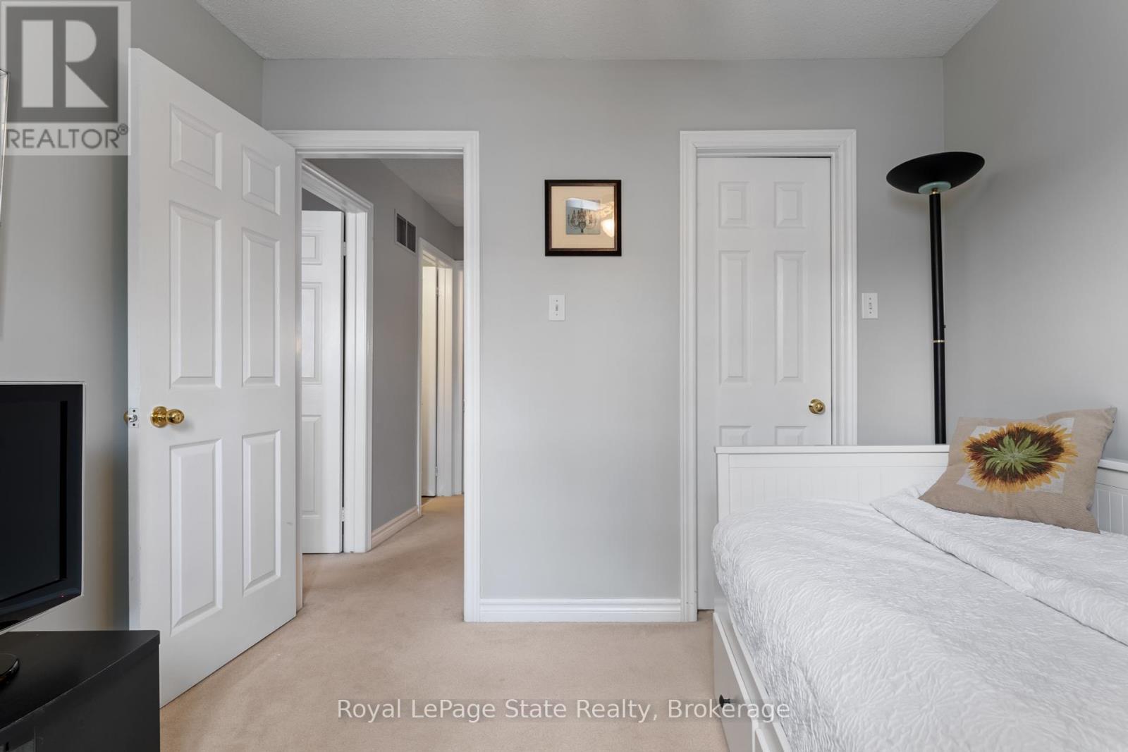 












13 WALKER COURT

,
Grimsby (Grimsby East),




Ontario
L3M5J5

