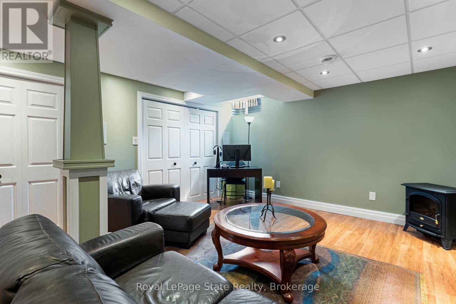 












13 WALKER COURT

,
Grimsby (Grimsby East),




Ontario
L3M5J5

