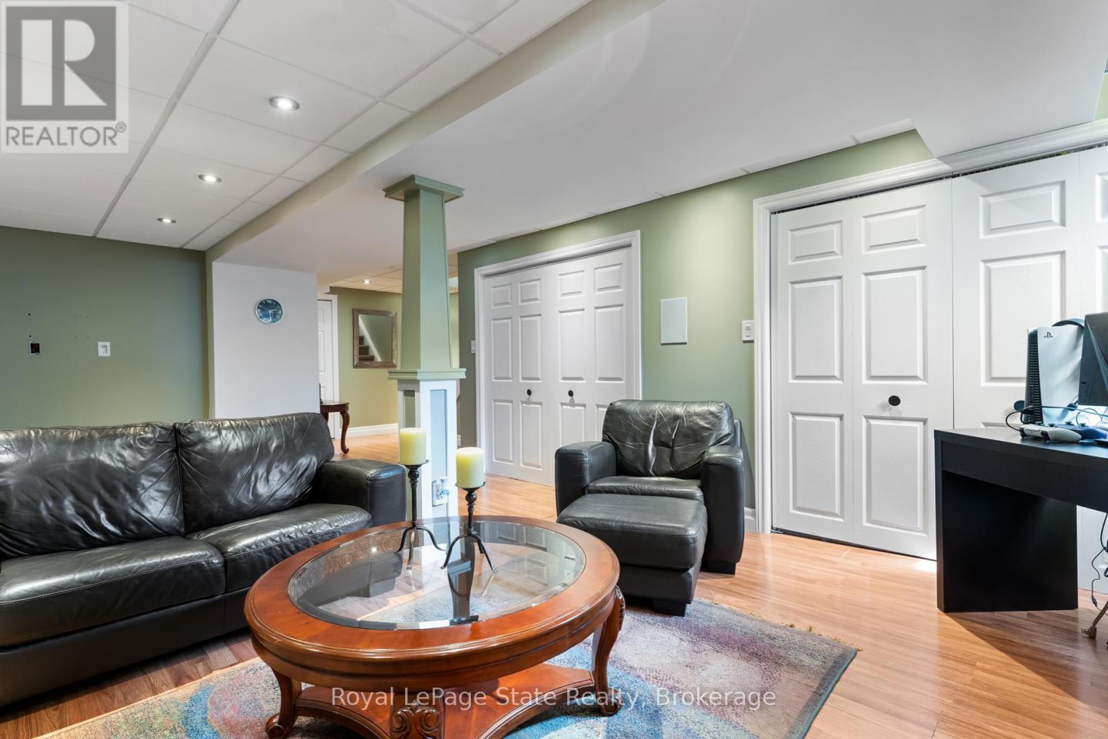 












13 WALKER COURT

,
Grimsby (Grimsby East),




Ontario
L3M5J5

