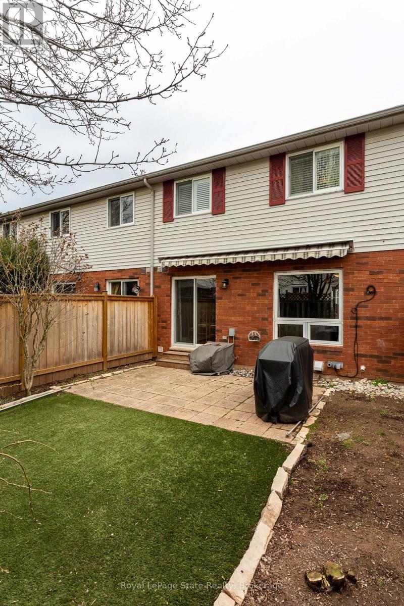 












13 WALKER COURT

,
Grimsby (Grimsby East),




Ontario
L3M5J5

