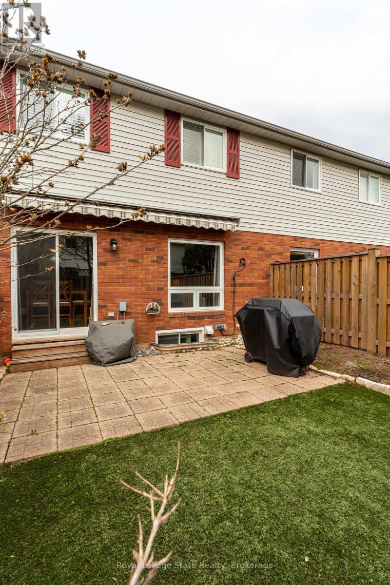 












13 WALKER COURT

,
Grimsby (Grimsby East),




Ontario
L3M5J5

