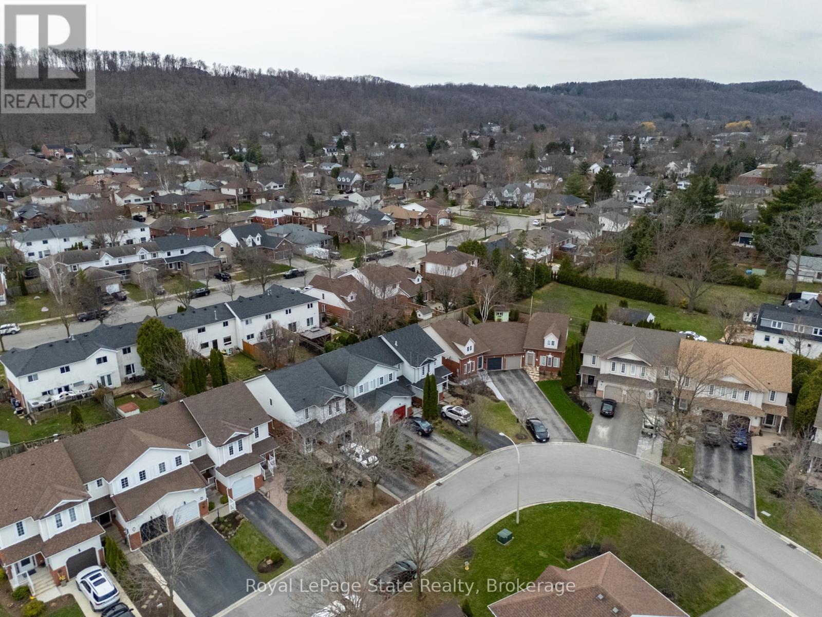 












13 WALKER COURT

,
Grimsby (Grimsby East),




Ontario
L3M5J5

