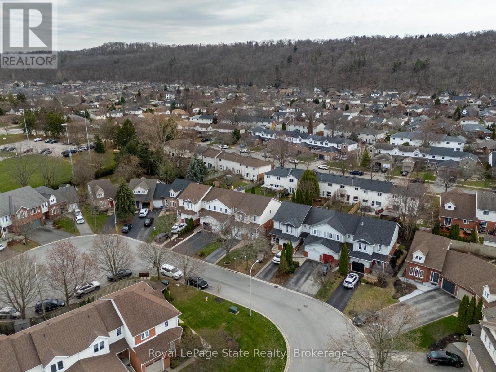 












13 WALKER COURT

,
Grimsby (Grimsby East),




Ontario
L3M5J5

