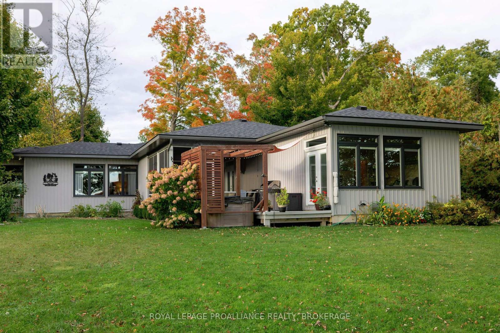 












51 APPLEWOOD COVE DRIVE

,
Greater Napanee (Greater Napanee),




Ontario
K0H1G0

