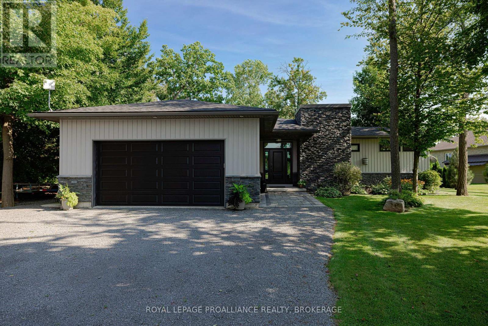 












51 APPLEWOOD COVE DRIVE

,
Greater Napanee (Greater Napanee),




Ontario
K0H1G0

