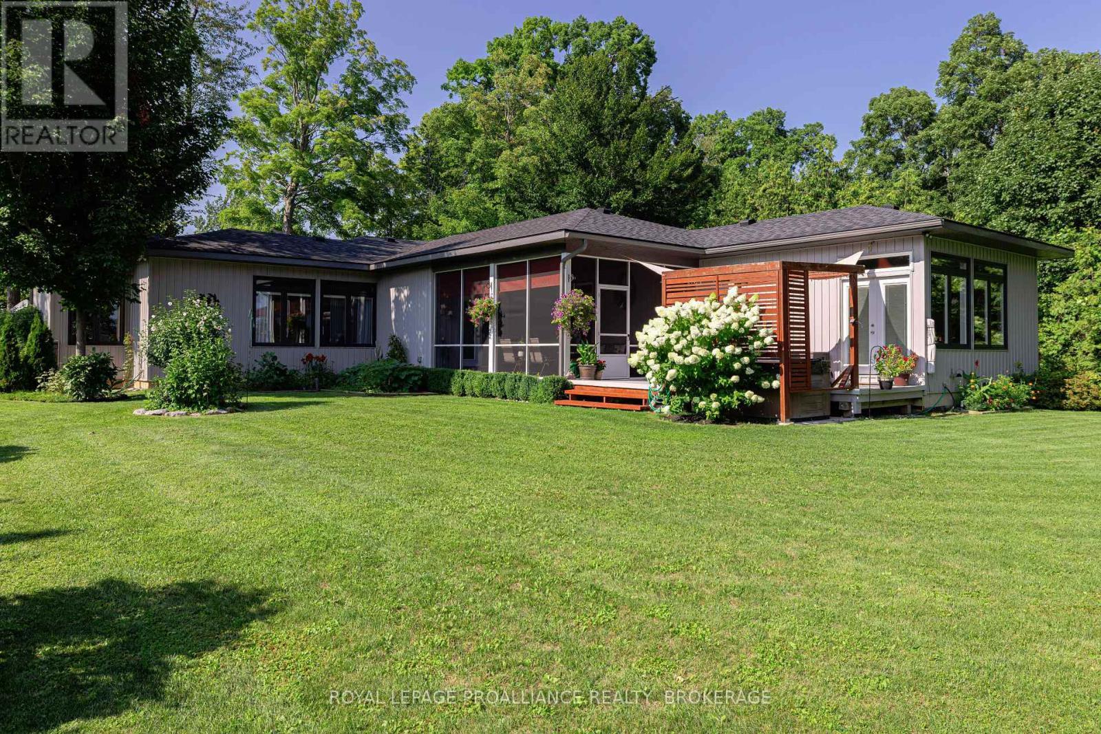 












51 APPLEWOOD COVE DRIVE

,
Greater Napanee (Greater Napanee),




Ontario
K0H1G0

