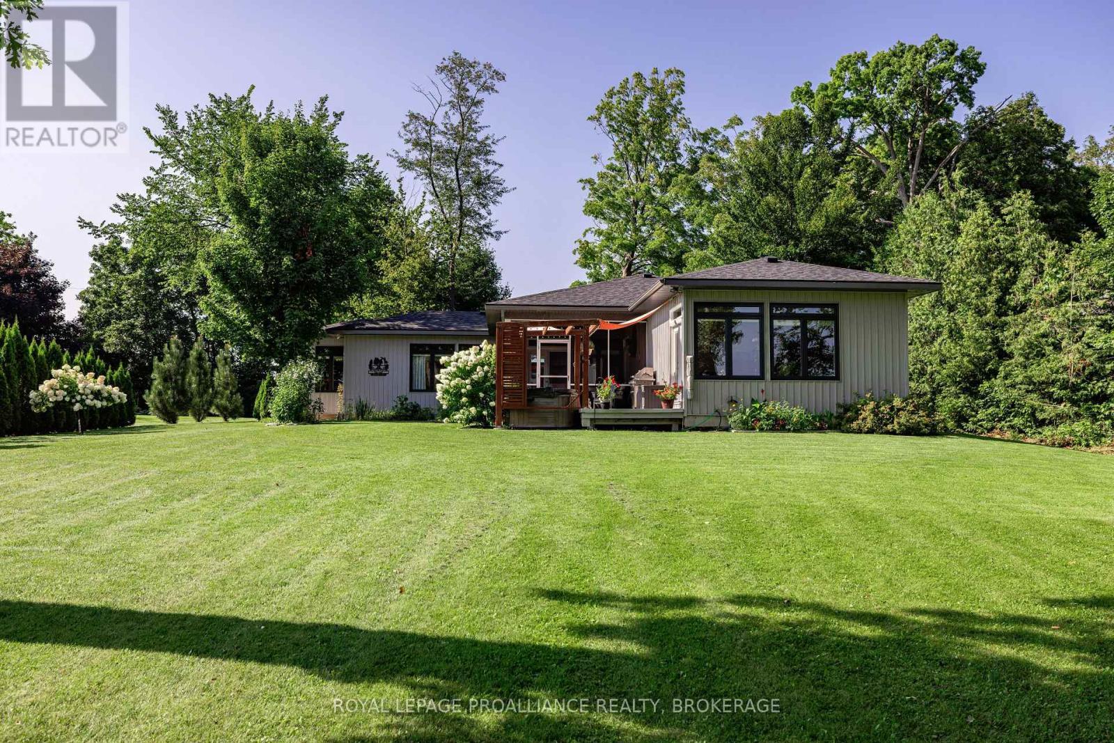 












51 APPLEWOOD COVE DRIVE

,
Greater Napanee (Greater Napanee),




Ontario
K0H1G0

