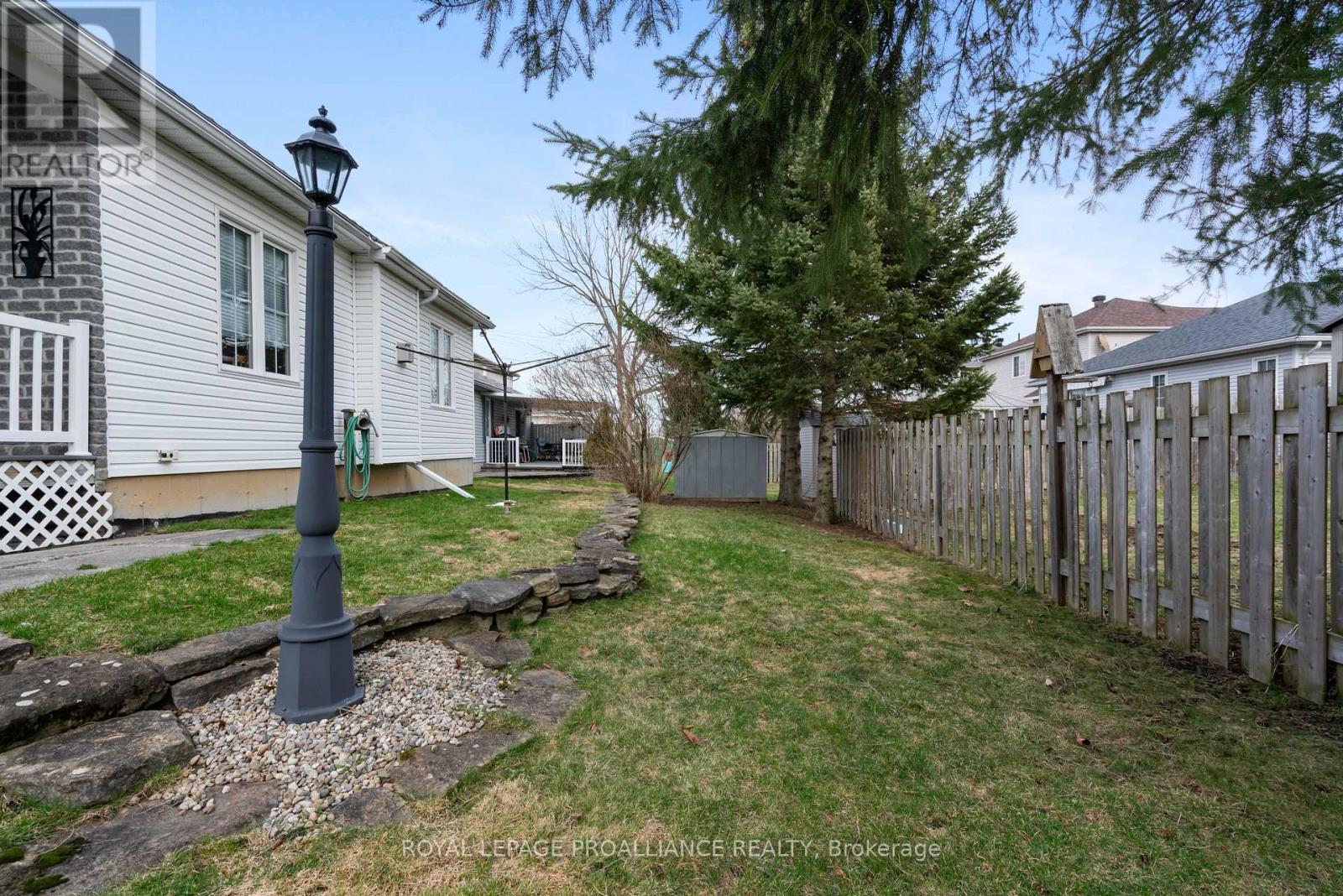 












21 LOYALIST PLACE

,
Brockville,




Ontario
K6V7M5

