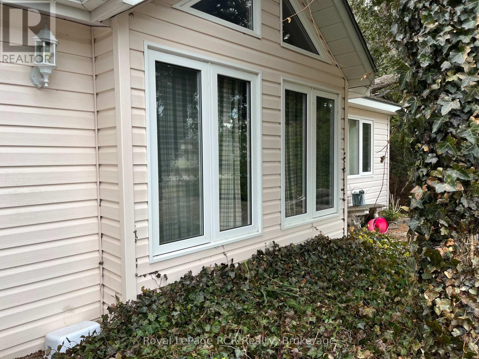 












1371 2ND AVENUE S

,
Native Leased Lands,




Ontario
N0H2L0

