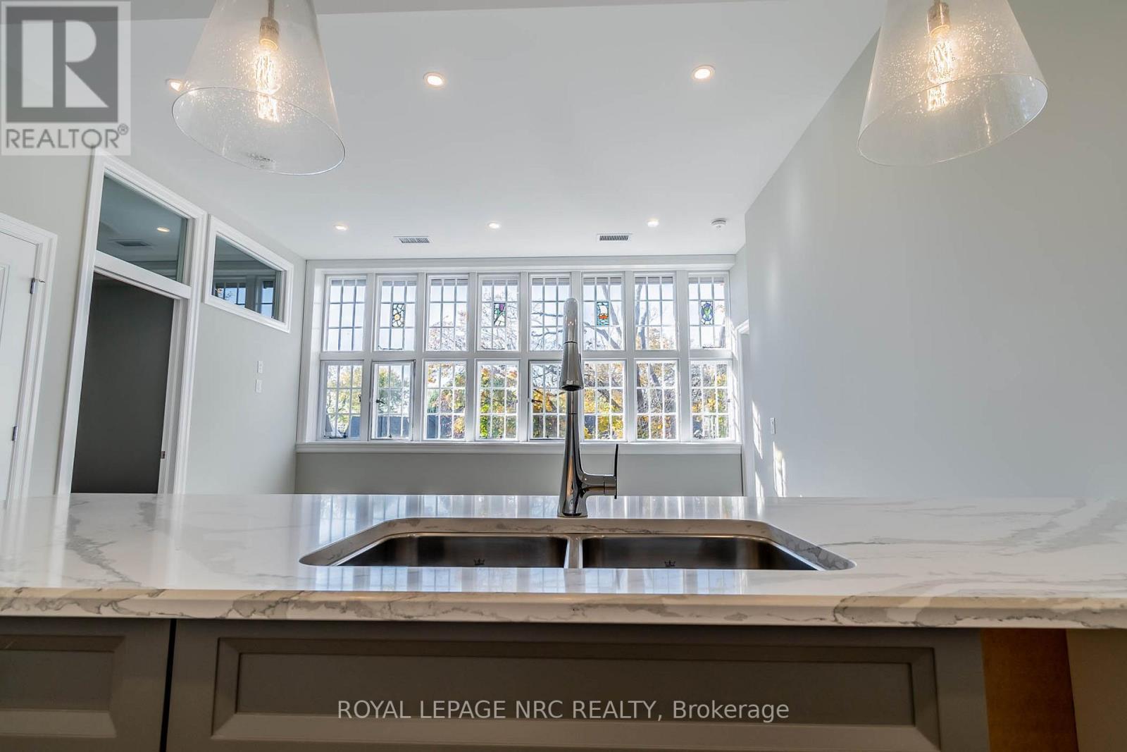 












10 - 99 SOUTH DRIVE

,
St. Catharines (Old Glenridge),




Ontario
L2R0C5

