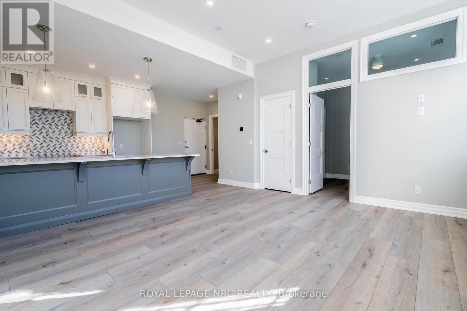 












10 - 99 SOUTH DRIVE

,
St. Catharines (Old Glenridge),




Ontario
L2R0C5

