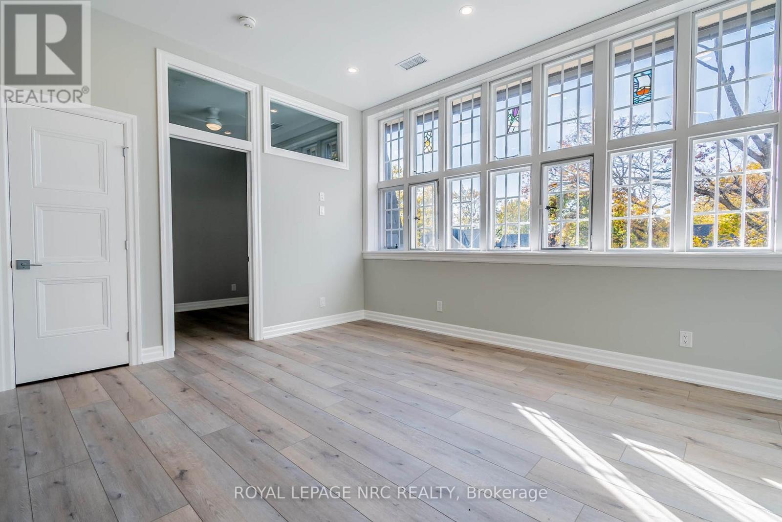 












10 - 99 SOUTH DRIVE

,
St. Catharines (Old Glenridge),




Ontario
L2R0C5

