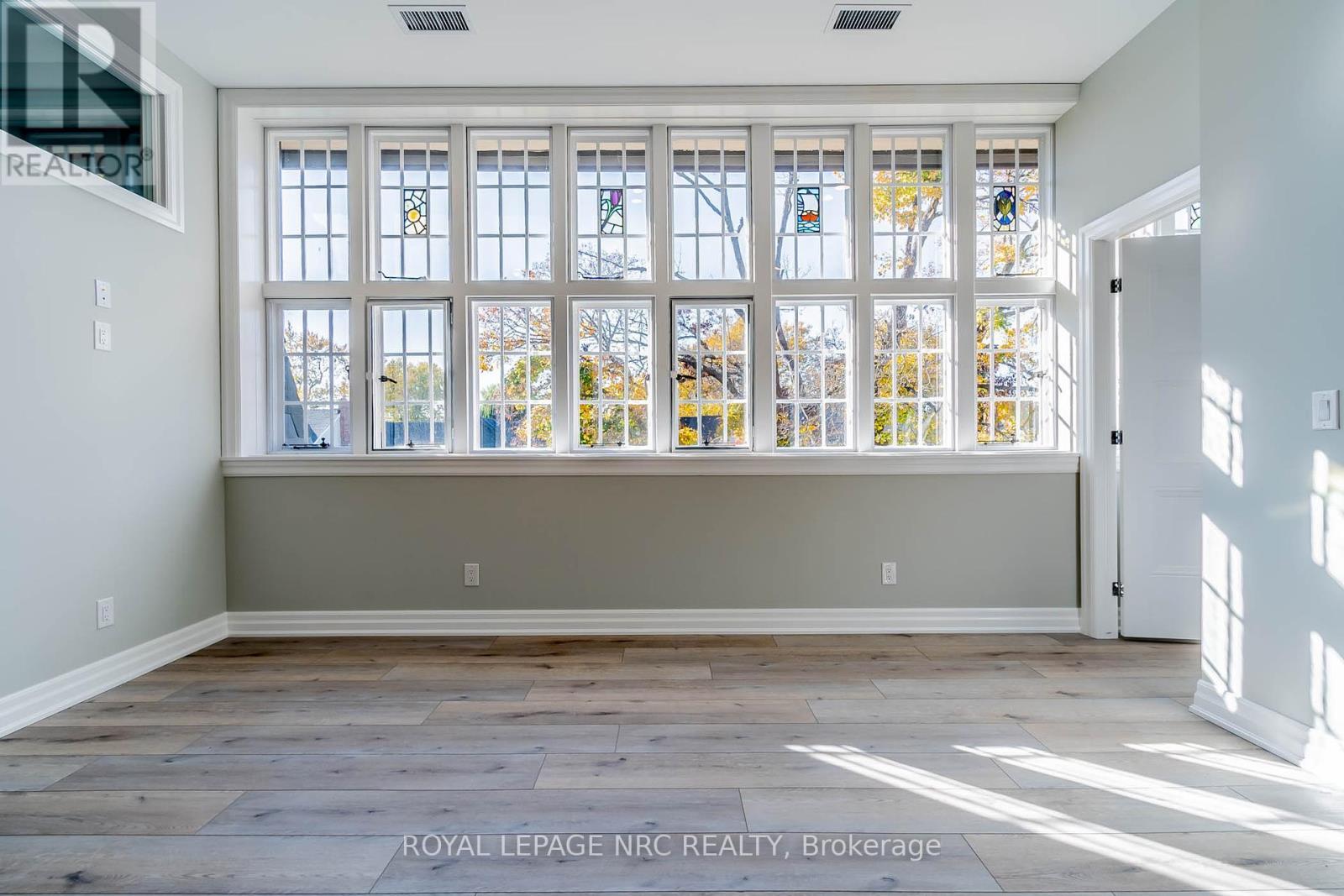 












10 - 99 SOUTH DRIVE

,
St. Catharines (Old Glenridge),




Ontario
L2R0C5

