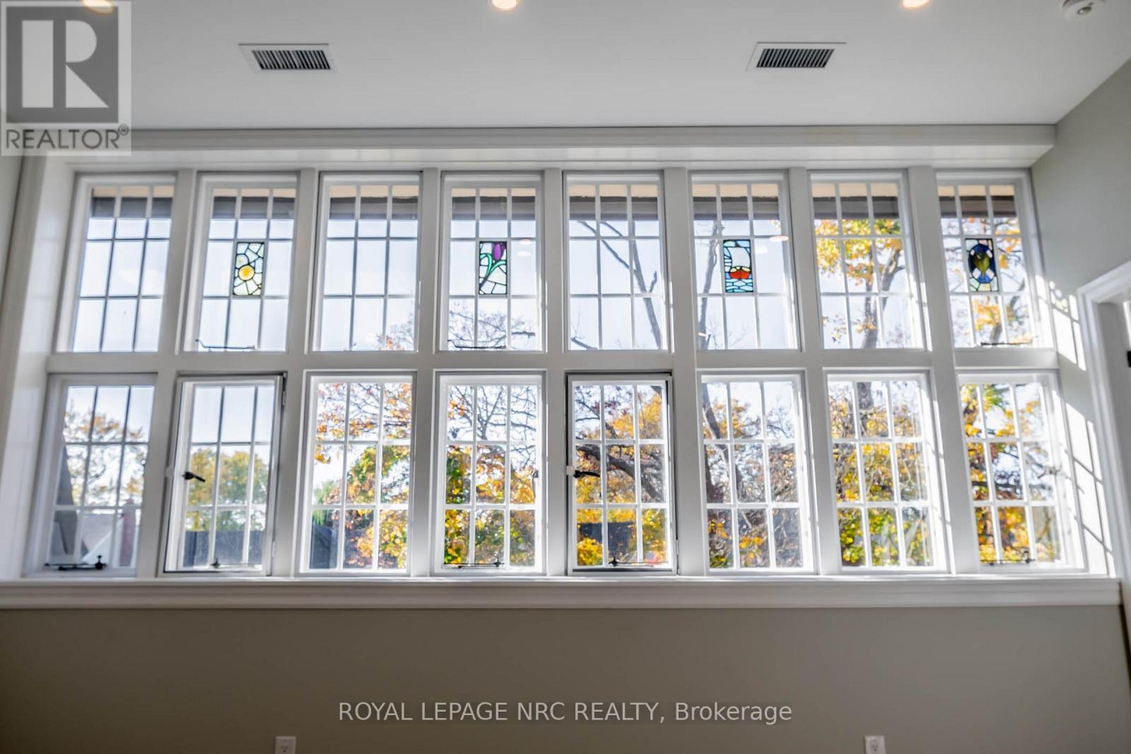 












10 - 99 SOUTH DRIVE

,
St. Catharines (Old Glenridge),




Ontario
L2R0C5

