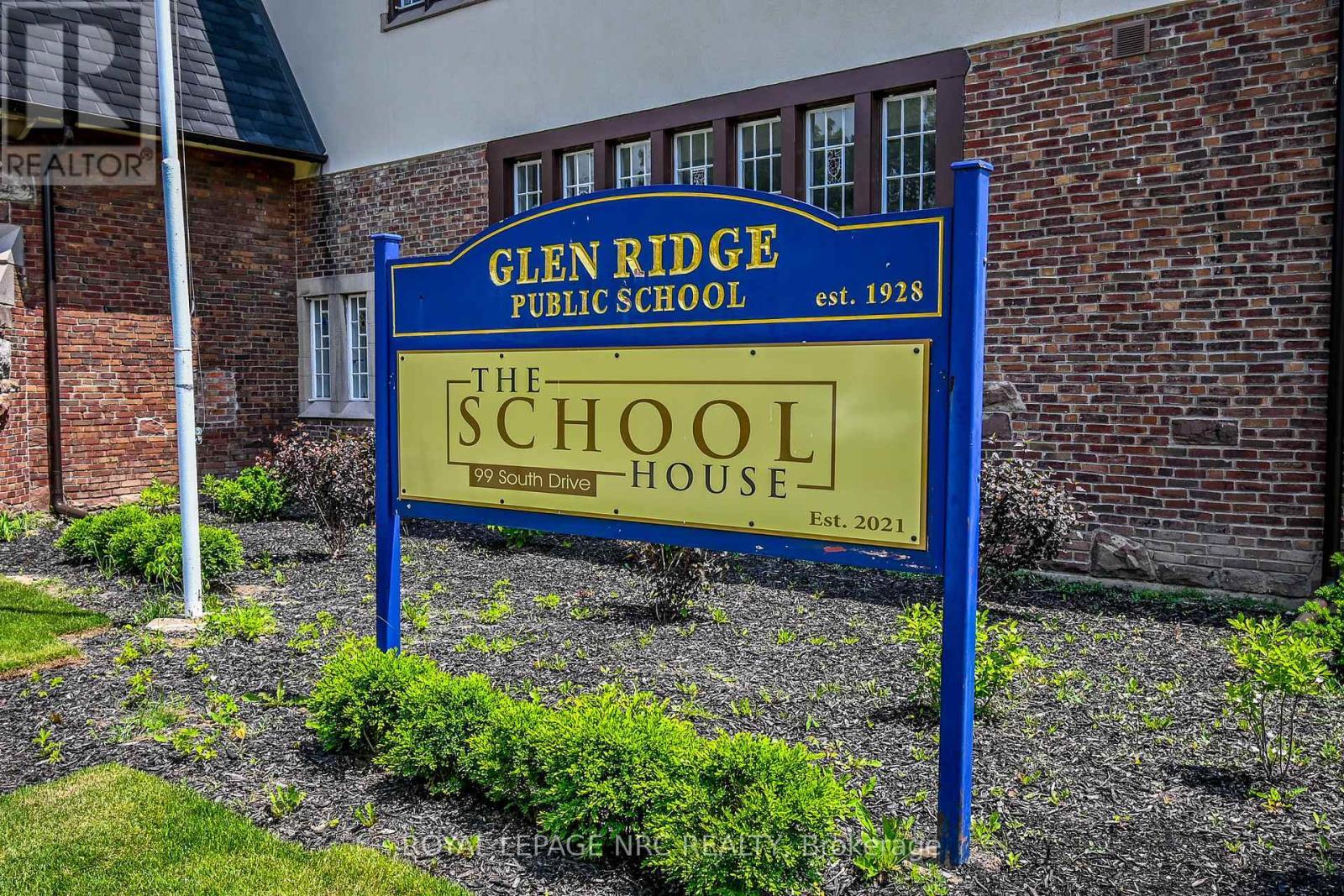 












10 - 99 SOUTH DRIVE

,
St. Catharines (Old Glenridge),




Ontario
L2R0C5

