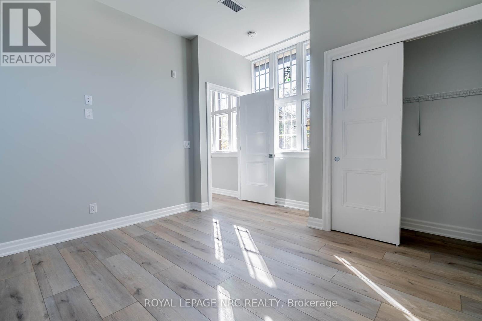 












10 - 99 SOUTH DRIVE

,
St. Catharines (Old Glenridge),




Ontario
L2R0C5

