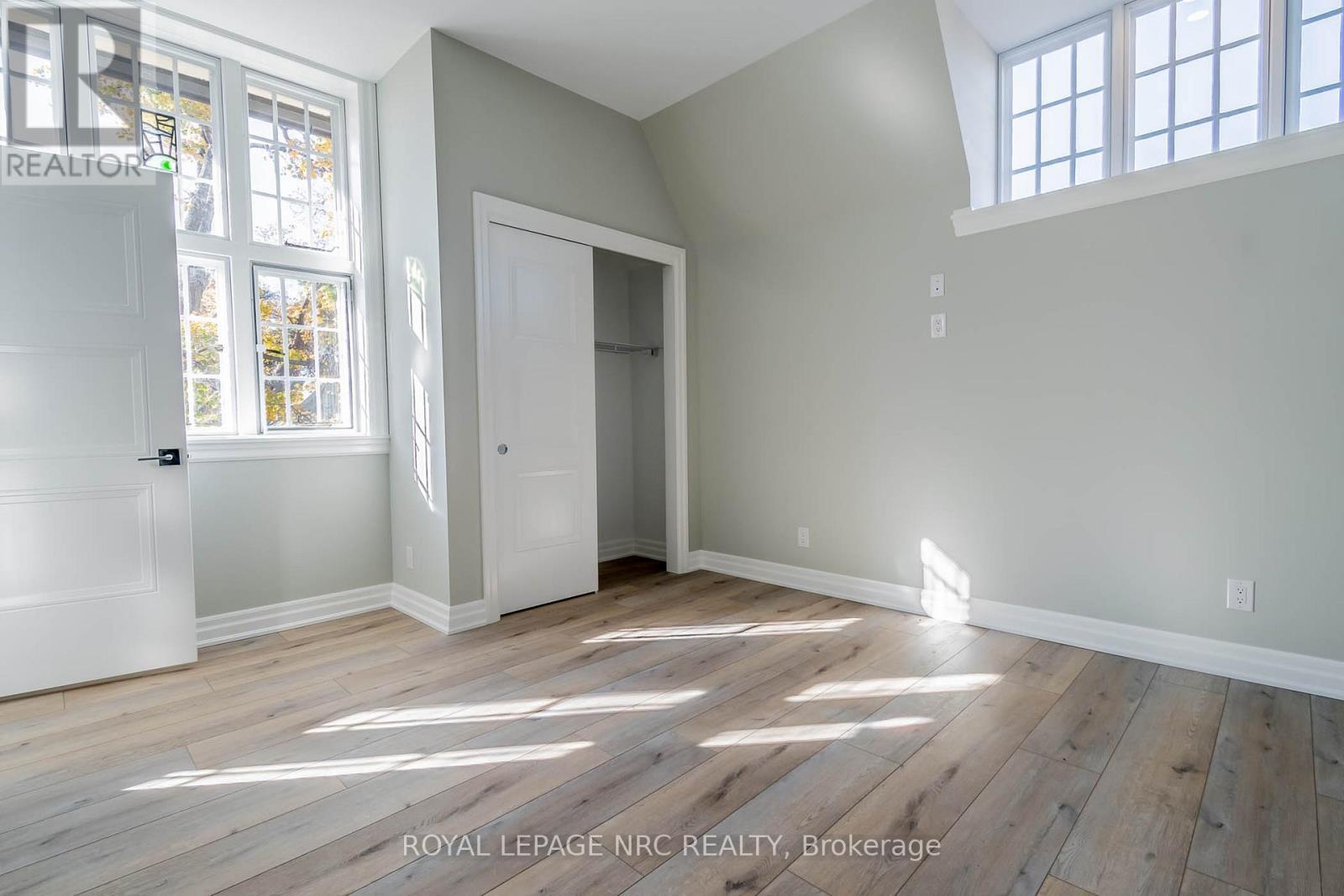 












10 - 99 SOUTH DRIVE

,
St. Catharines (Old Glenridge),




Ontario
L2R0C5

