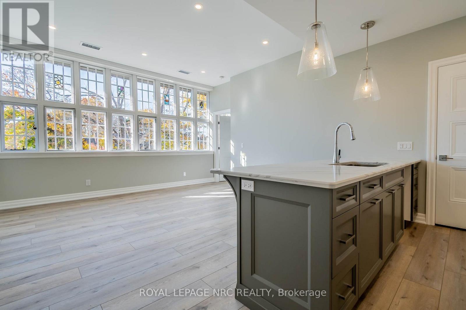 












10 - 99 SOUTH DRIVE

,
St. Catharines (Old Glenridge),




Ontario
L2R0C5

