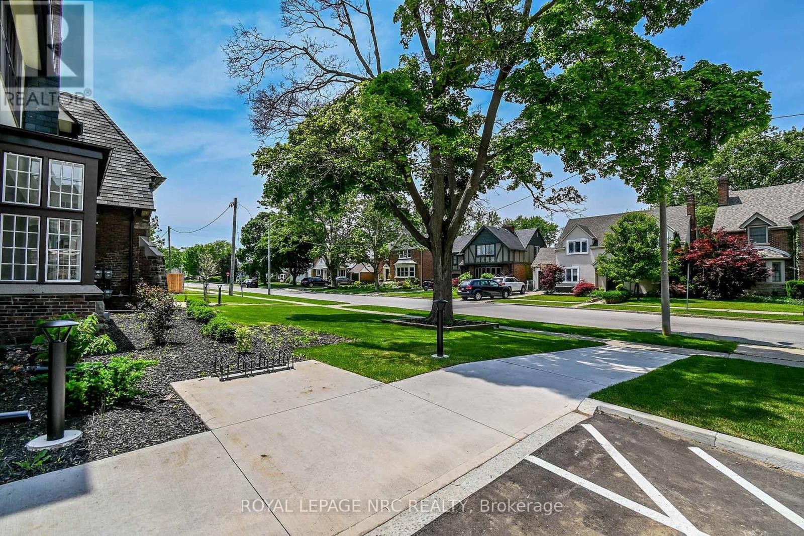 












10 - 99 SOUTH DRIVE

,
St. Catharines (Old Glenridge),




Ontario
L2R0C5

