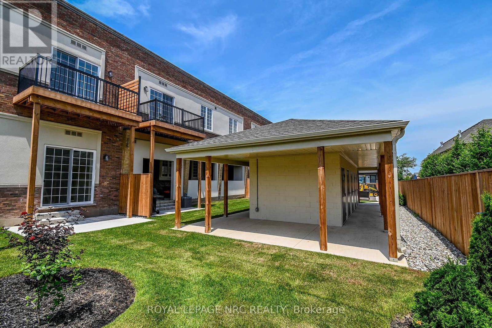 












10 - 99 SOUTH DRIVE

,
St. Catharines (Old Glenridge),




Ontario
L2R0C5

