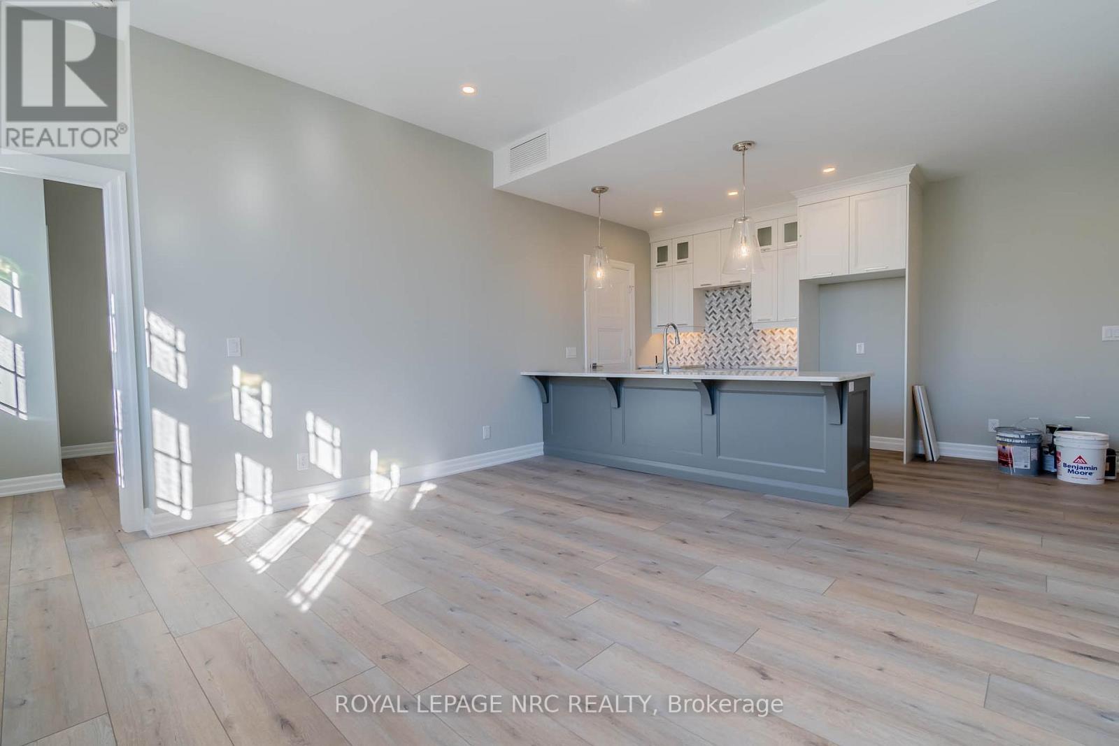 












10 - 99 SOUTH DRIVE

,
St. Catharines (Old Glenridge),




Ontario
L2R0C5

