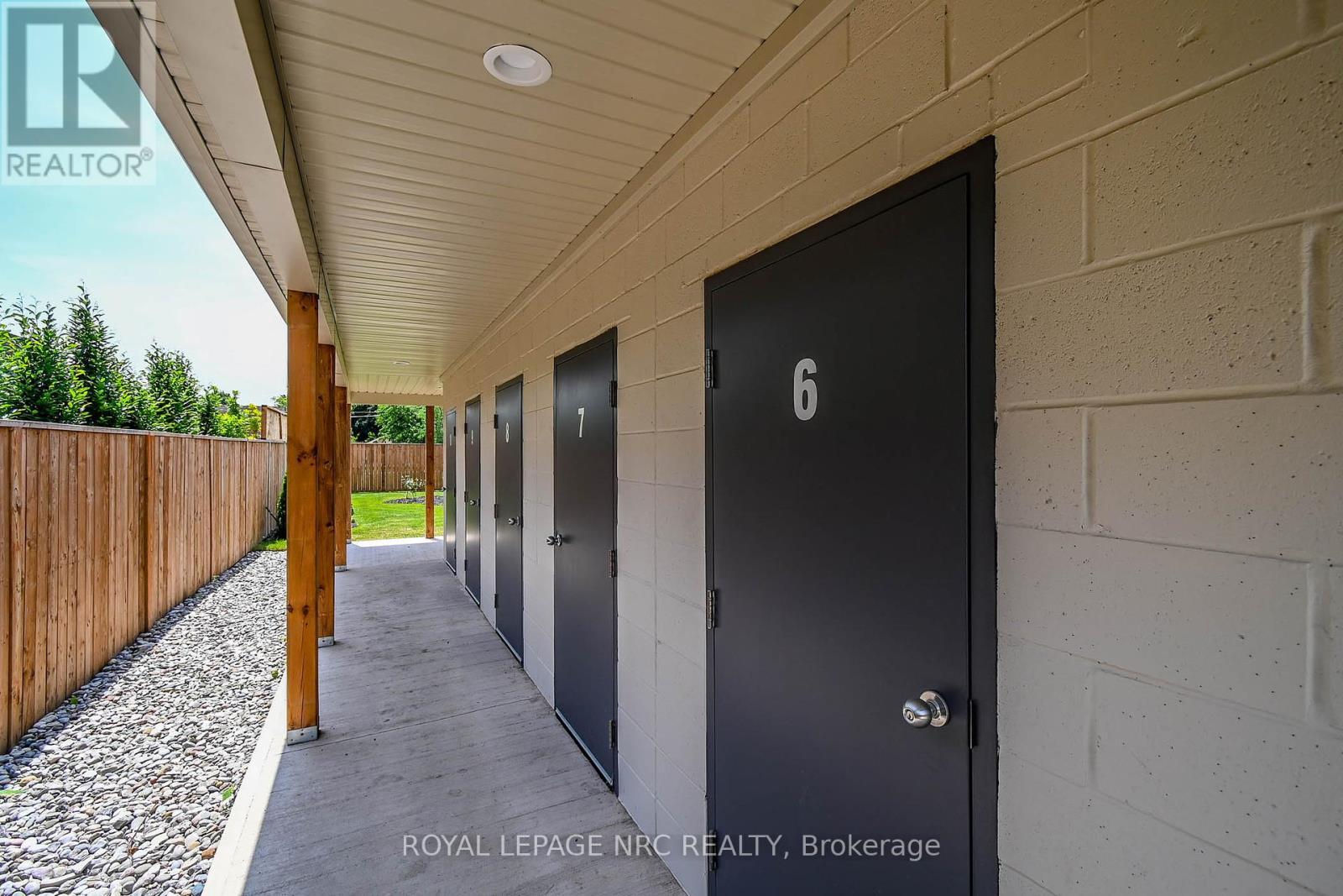 












10 - 99 SOUTH DRIVE

,
St. Catharines (Old Glenridge),




Ontario
L2R0C5


