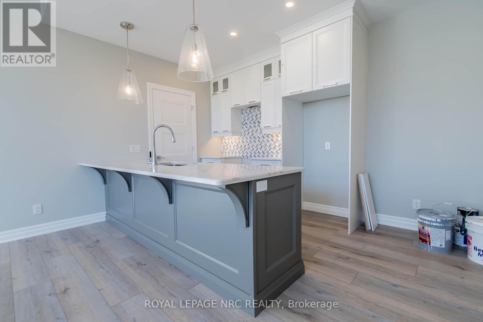 












10 - 99 SOUTH DRIVE

,
St. Catharines (Old Glenridge),




Ontario
L2R0C5

