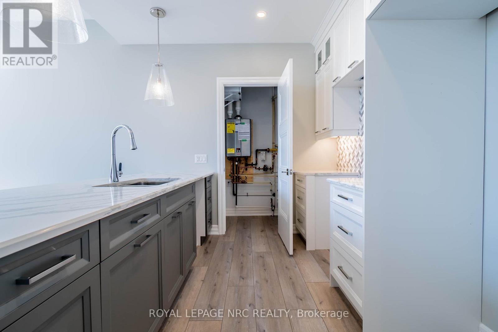 












10 - 99 SOUTH DRIVE

,
St. Catharines (Old Glenridge),




Ontario
L2R0C5


