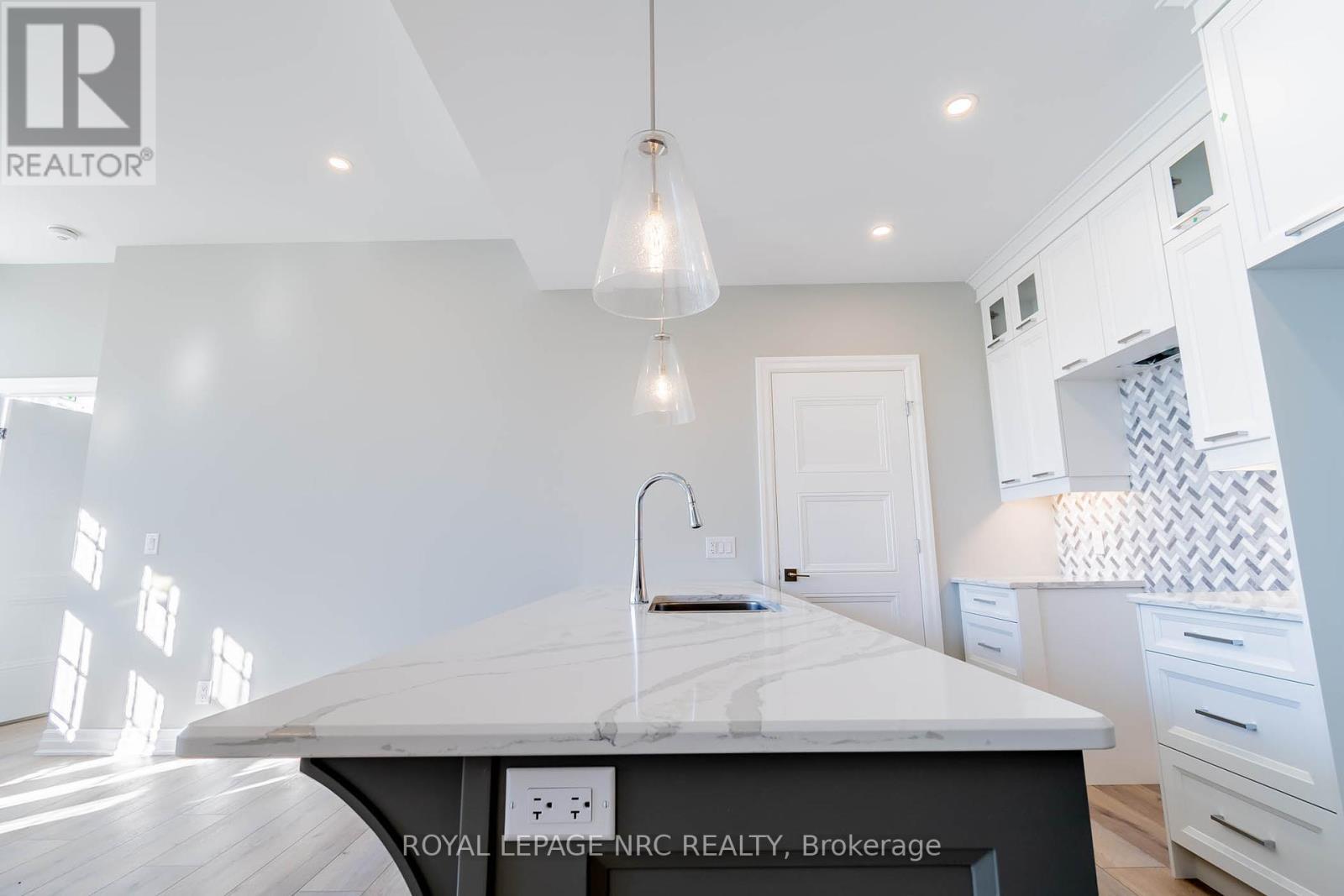 












10 - 99 SOUTH DRIVE

,
St. Catharines (Old Glenridge),




Ontario
L2R0C5

