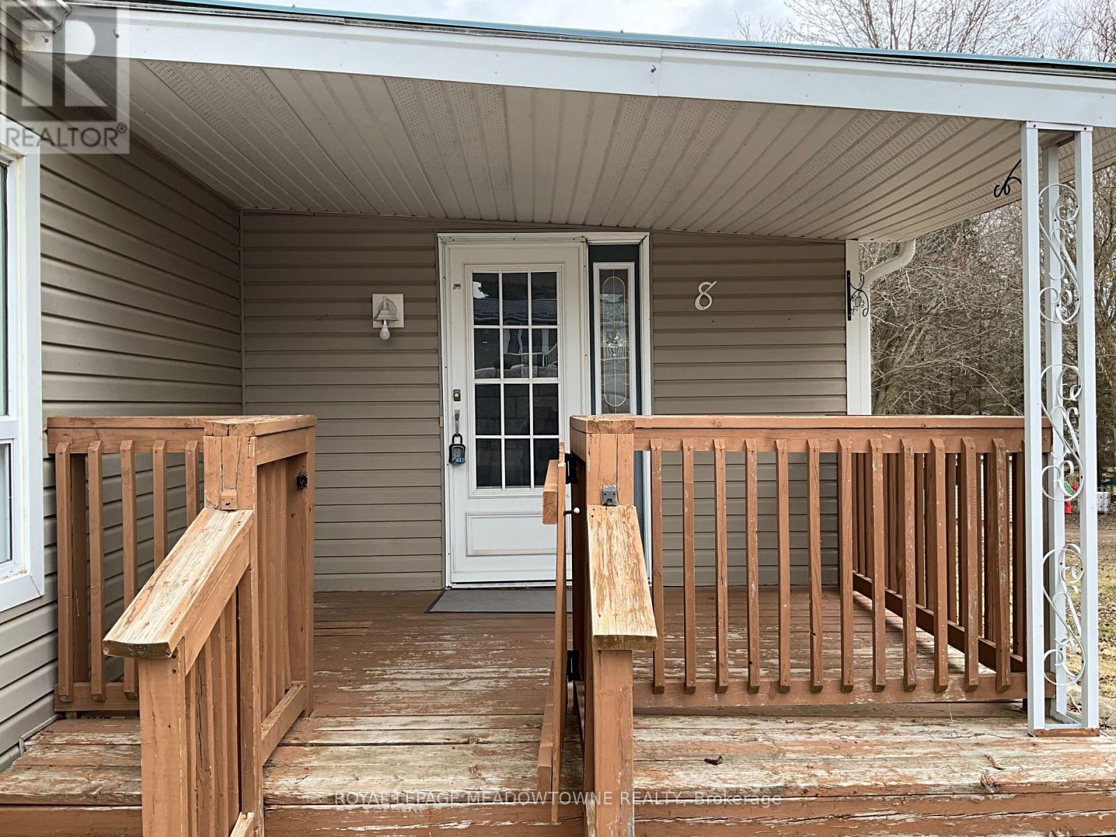 












8 GRAND  VISTA DRIVE

,
Wellington North,




Ontario
N0G2L0

