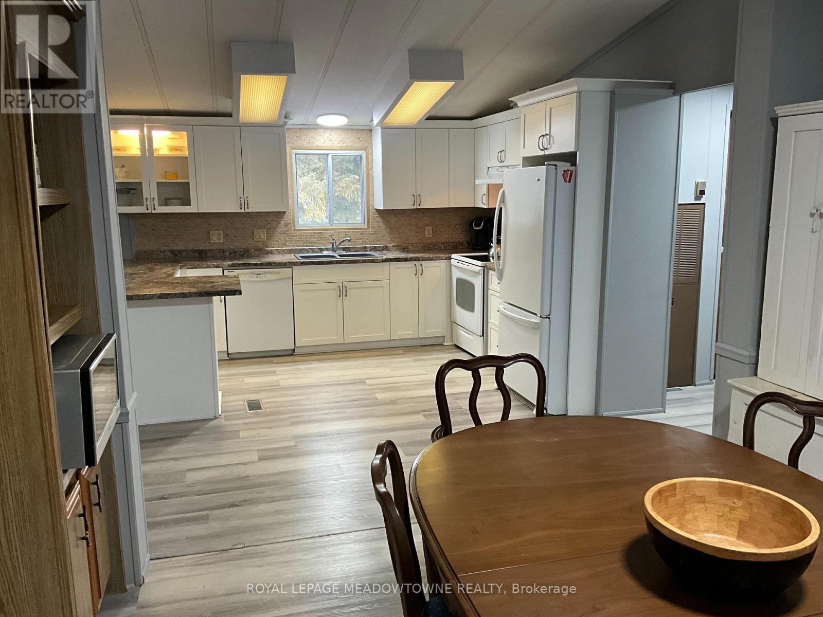 












8 GRAND  VISTA DRIVE

,
Wellington North,




Ontario
N0G2L0

