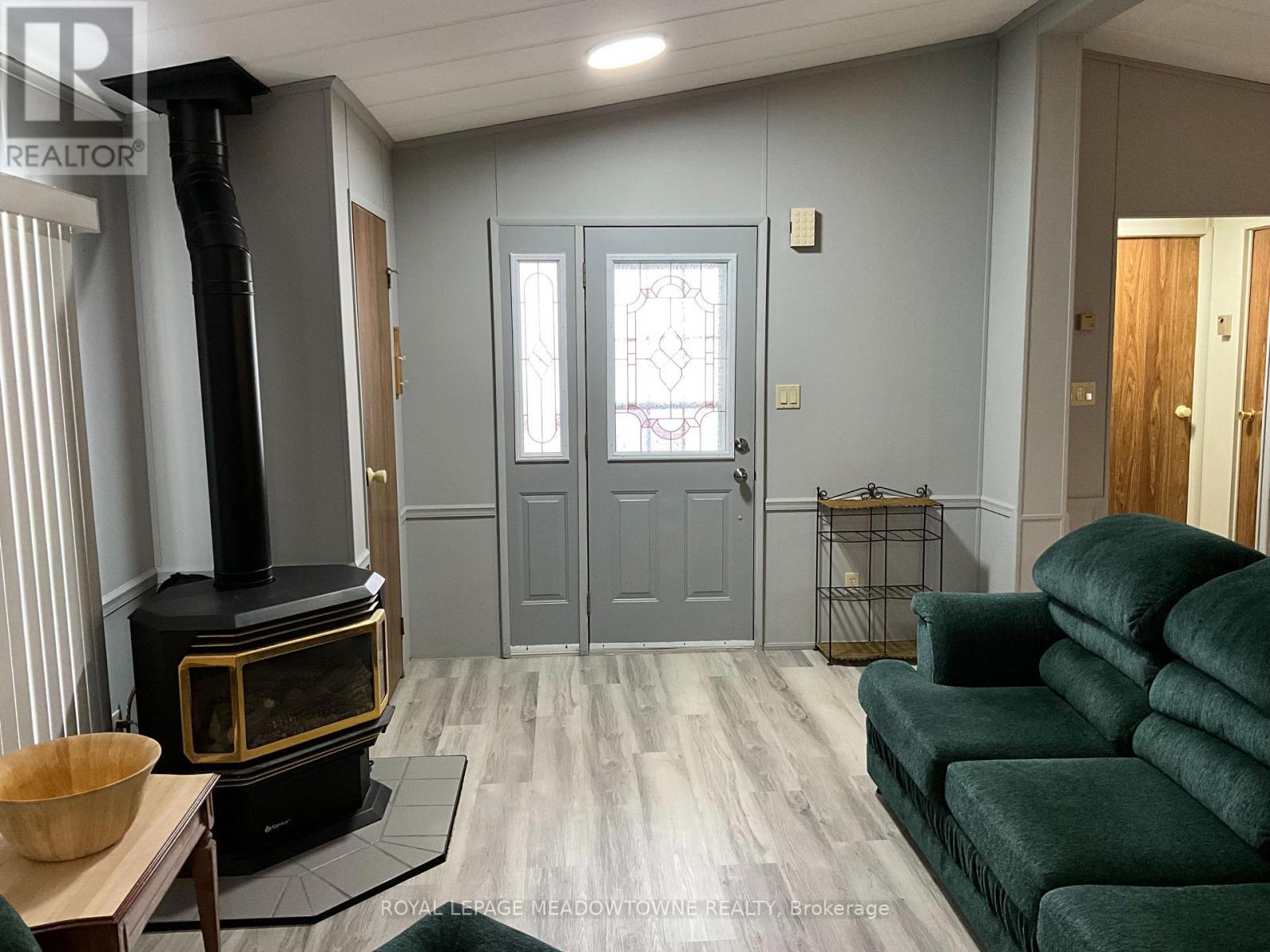 












8 GRAND  VISTA DRIVE

,
Wellington North,




Ontario
N0G2L0

