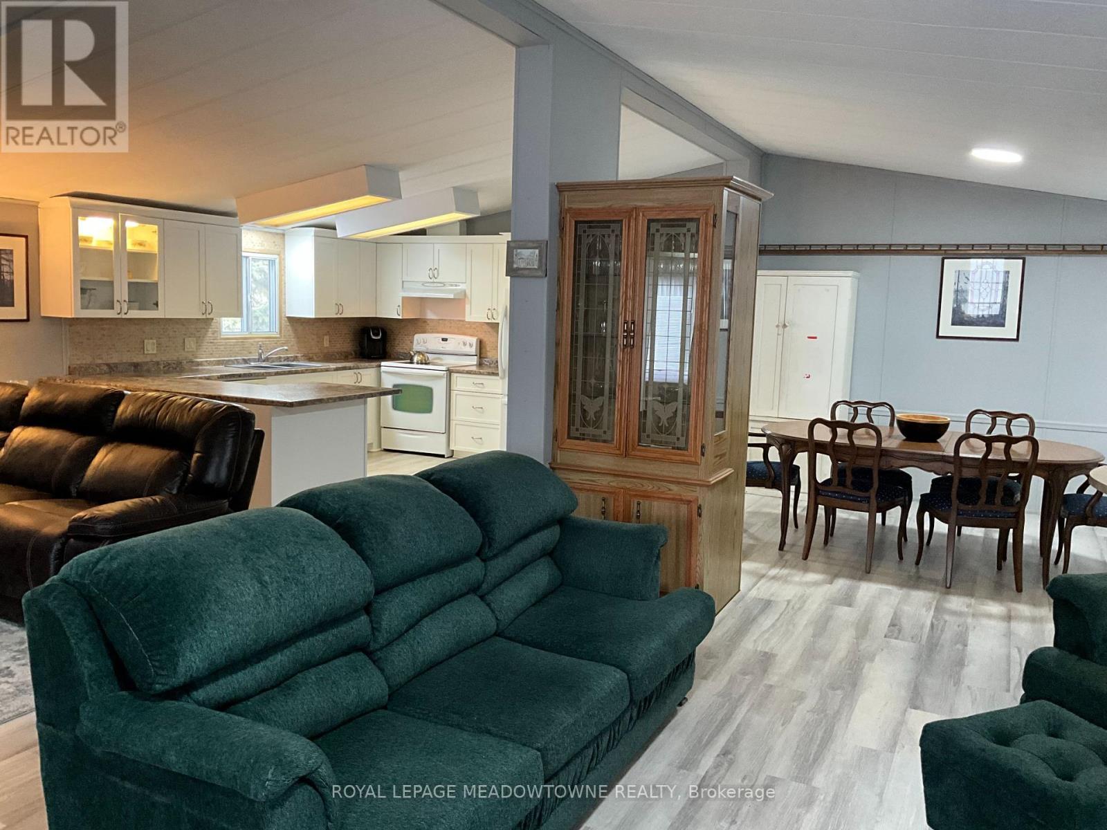 












8 GRAND  VISTA DRIVE

,
Wellington North,




Ontario
N0G2L0

