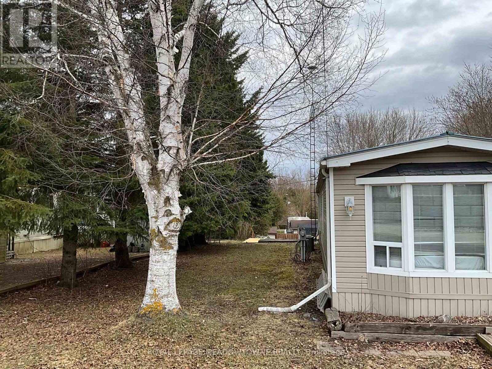 












8 GRAND  VISTA DRIVE

,
Wellington North,




Ontario
N0G2L0

