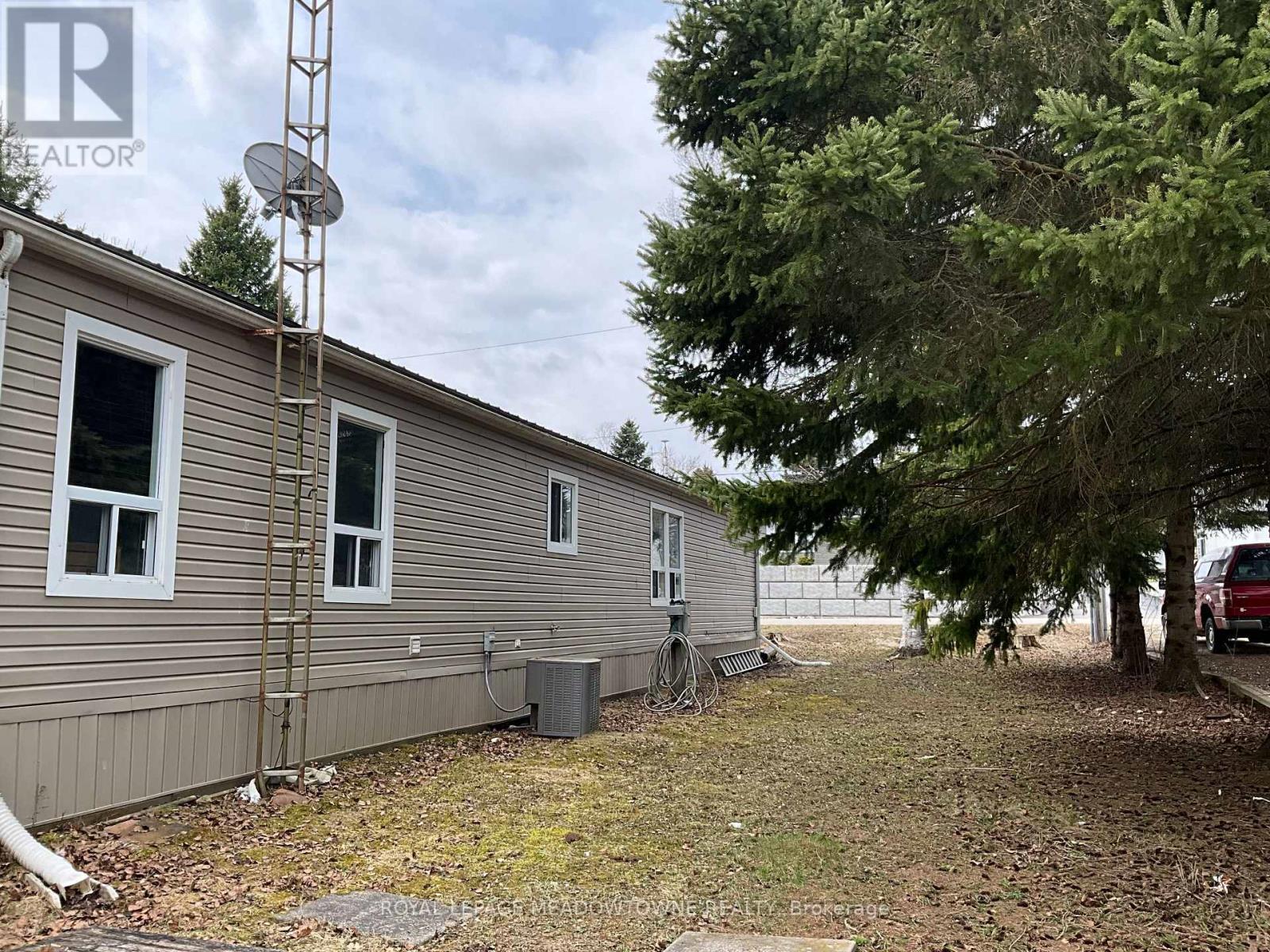 












8 GRAND  VISTA DRIVE

,
Wellington North,




Ontario
N0G2L0

