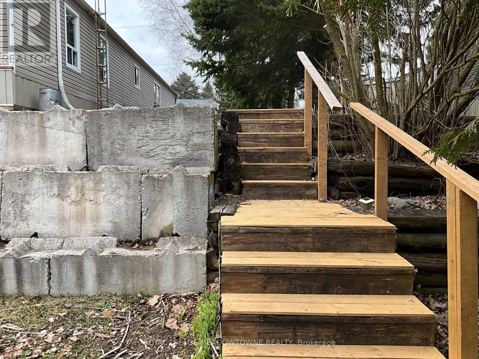 












8 GRAND  VISTA DRIVE

,
Wellington North,




Ontario
N0G2L0


