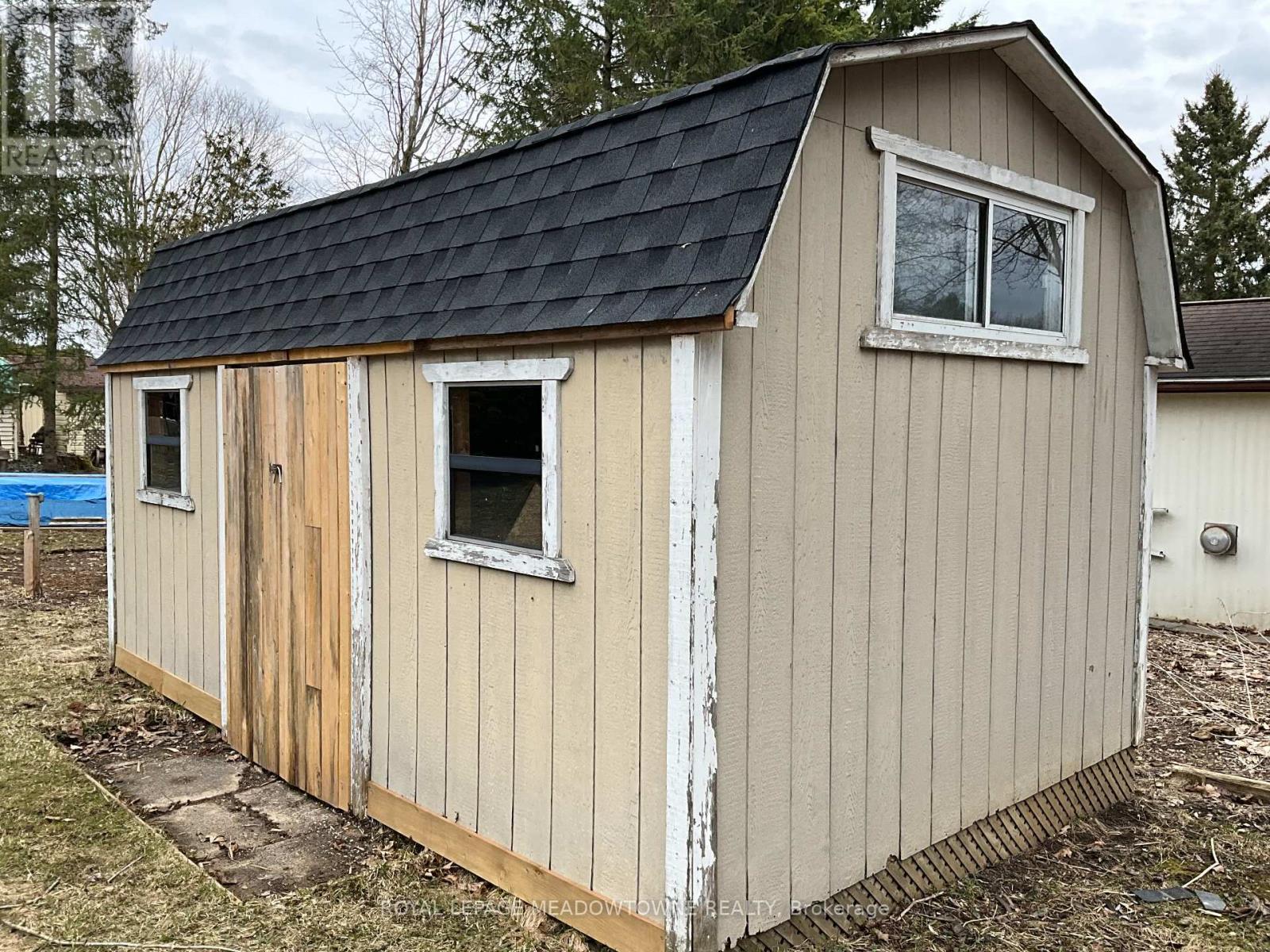 












8 GRAND  VISTA DRIVE

,
Wellington North,




Ontario
N0G2L0

