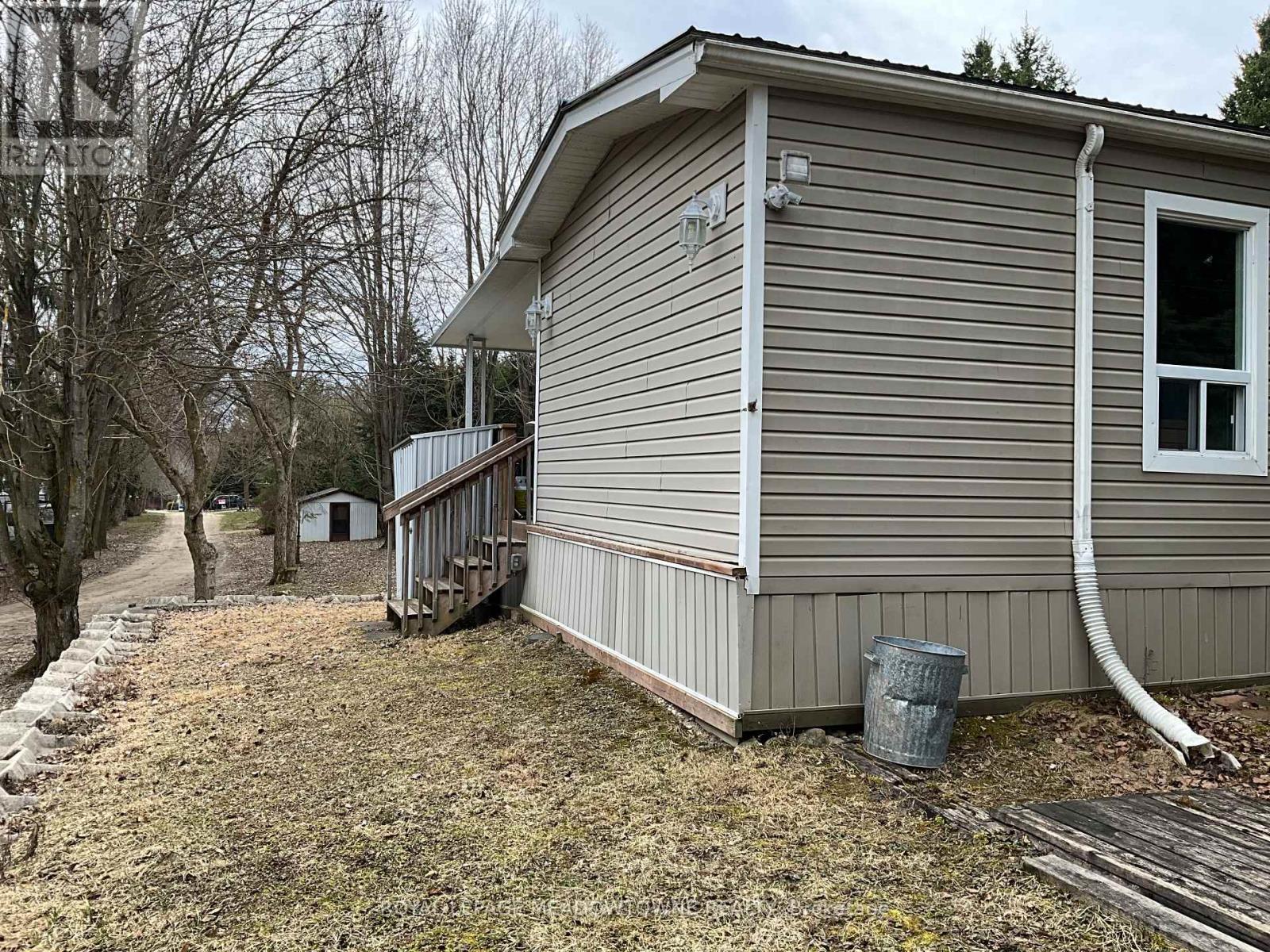 












8 GRAND  VISTA DRIVE

,
Wellington North,




Ontario
N0G2L0

