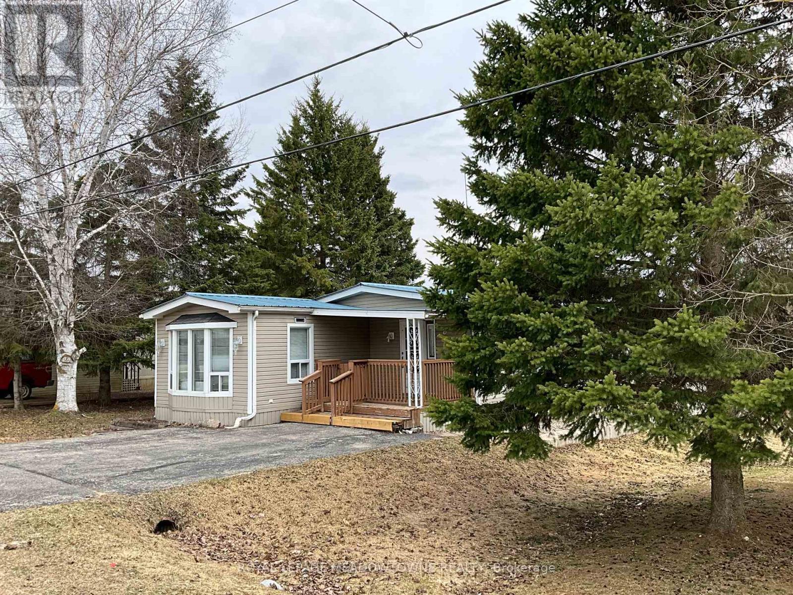 












8 GRAND  VISTA DRIVE

,
Wellington North,




Ontario
N0G2L0

